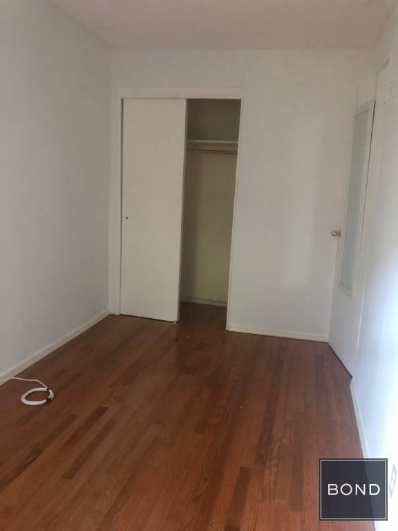 Renovated Spacious Studio available now. - Photo 1