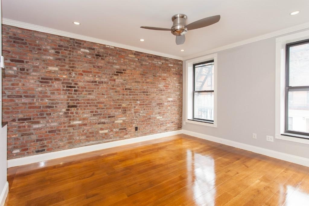 346 East 18th Street - Photo 2