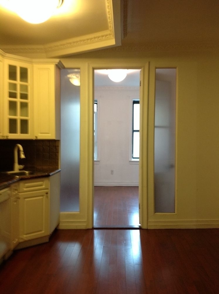 607 East 11th Street - Photo 3