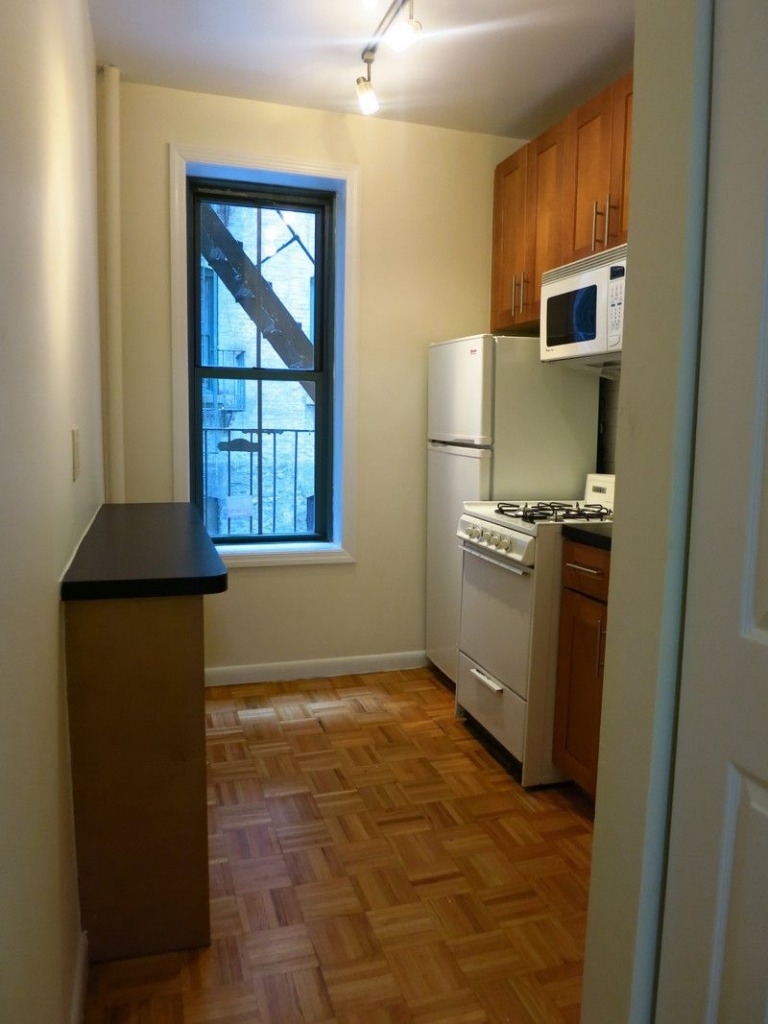 536 East 79th Street - Photo 5