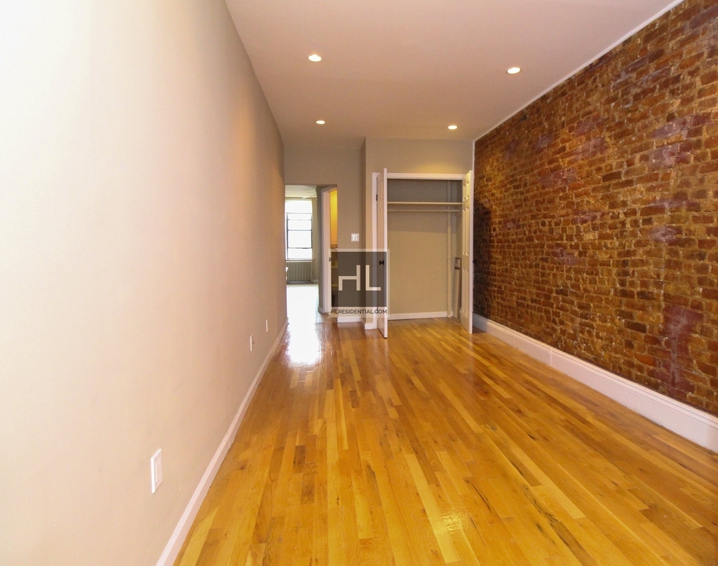 724 Bergen Street - Photo 2