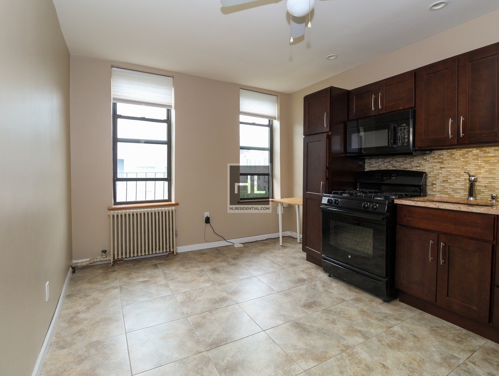 724 Bergen Street - Photo 4