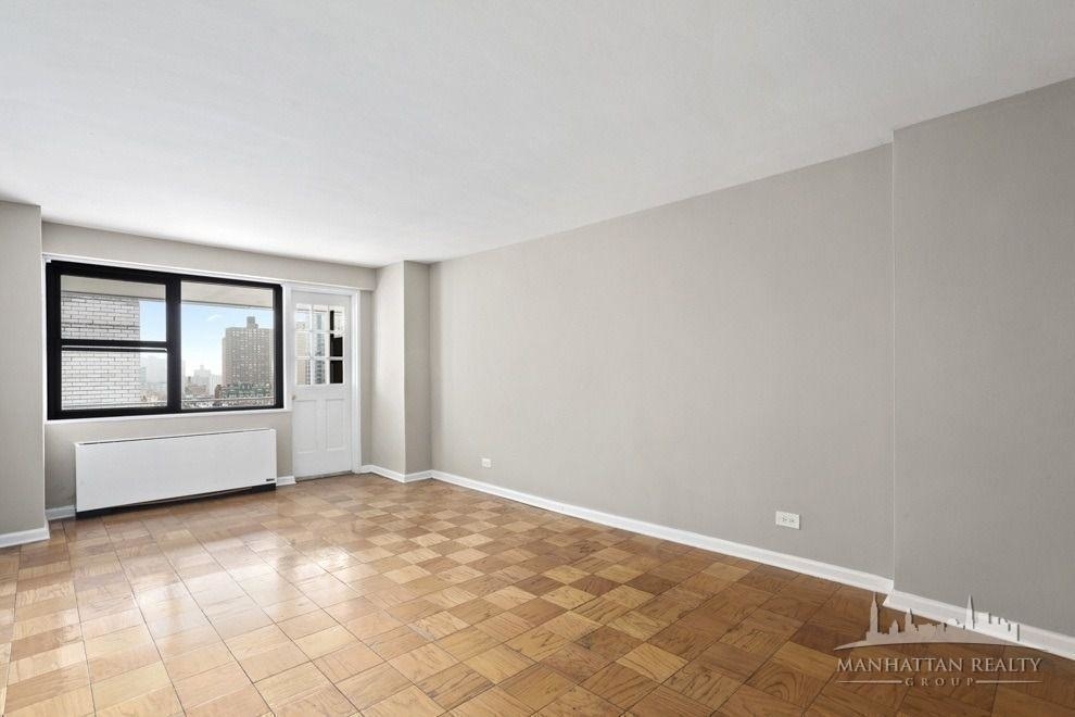 East 86th Street - Photo 2