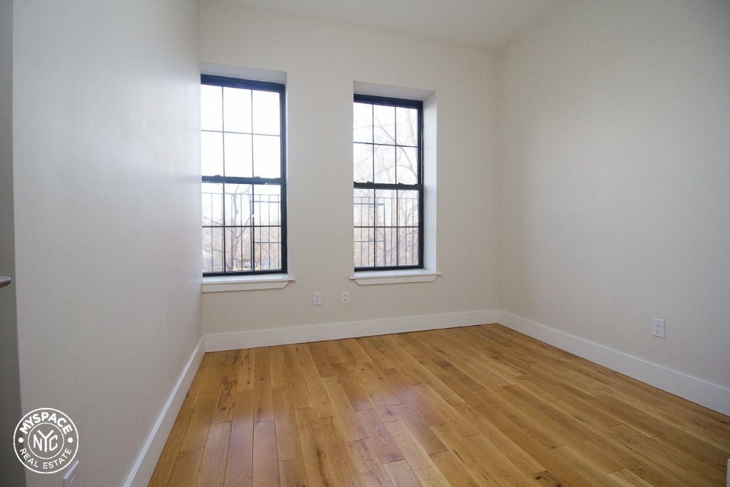 1020 Park Pl - Photo 1