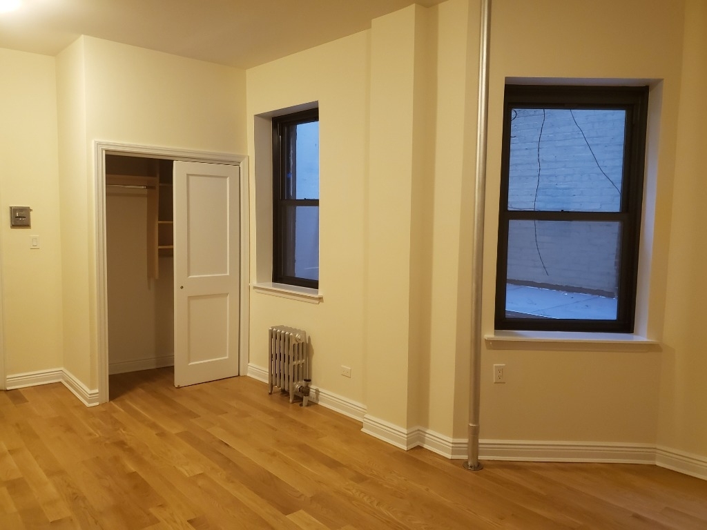 212 Grand Street - Photo 0