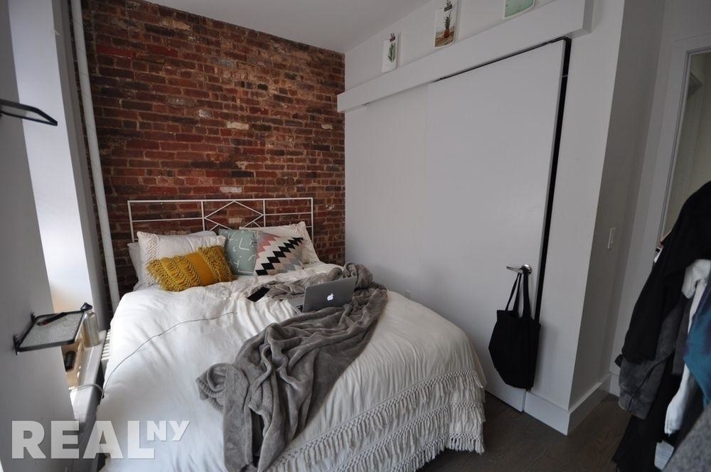 252 Broome Street - Photo 2