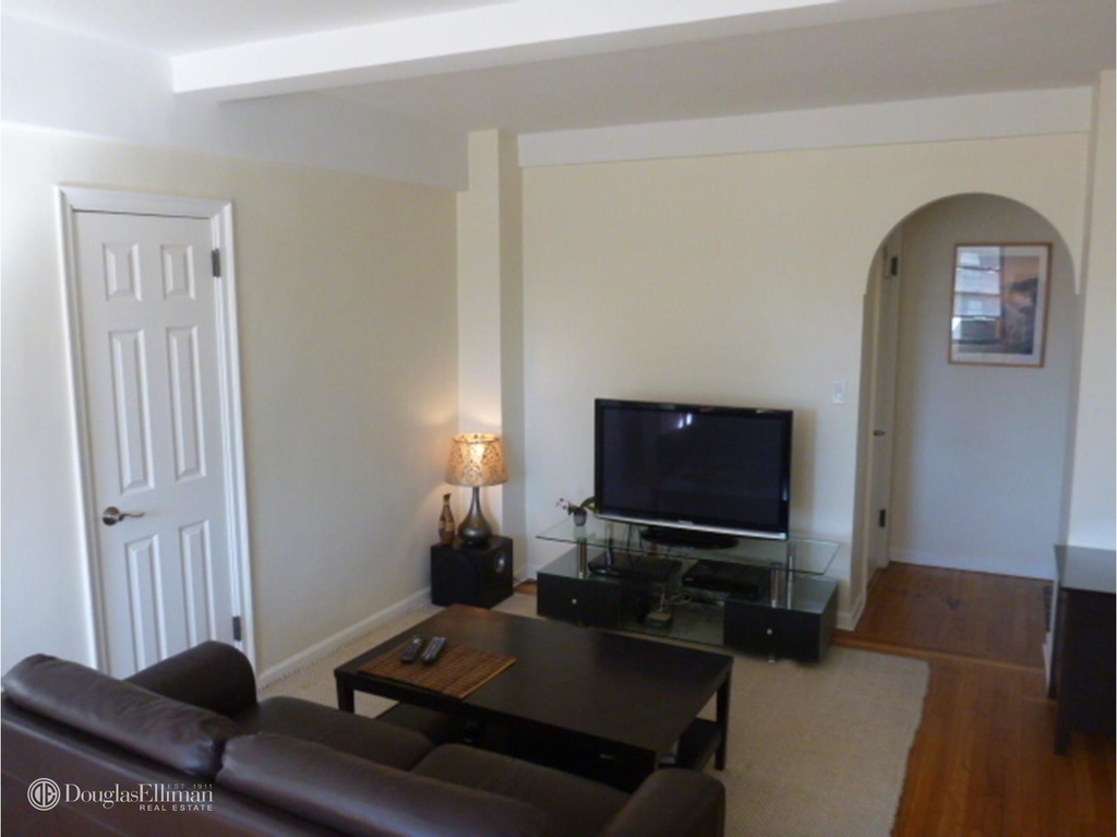 850 Amsterdam Avenue - Photo 2