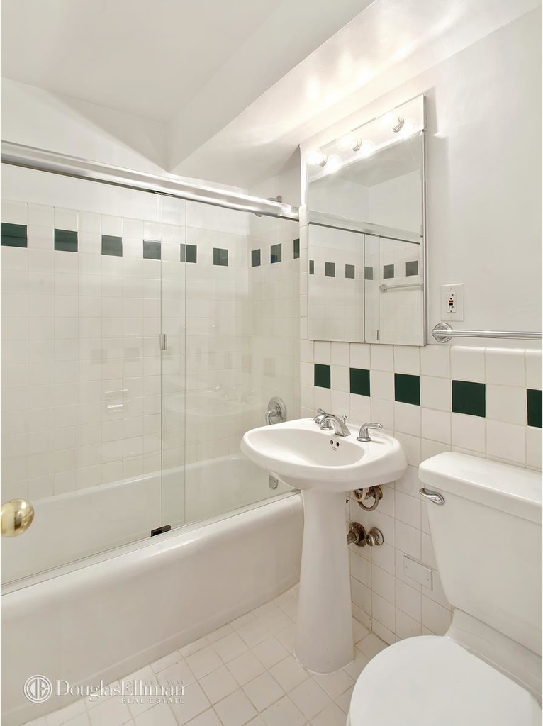 174 East 74th St - Photo 4