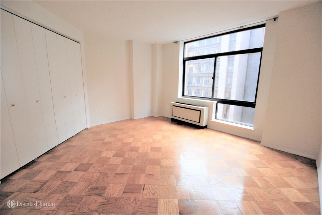 303 East 43rd St - Photo 3