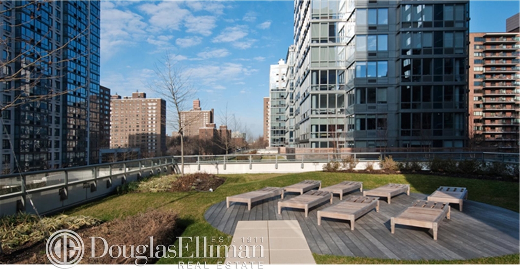 808 Columbus Avenue - Photo 9