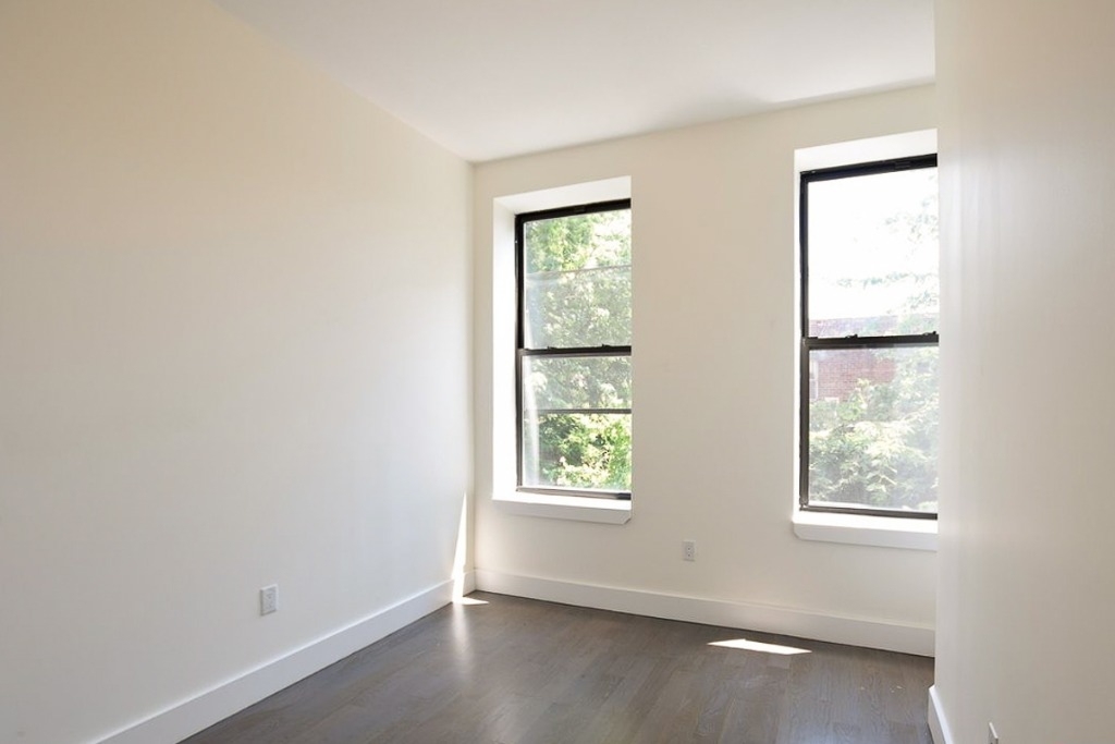 162 Stuyvesant Ave - Photo 3