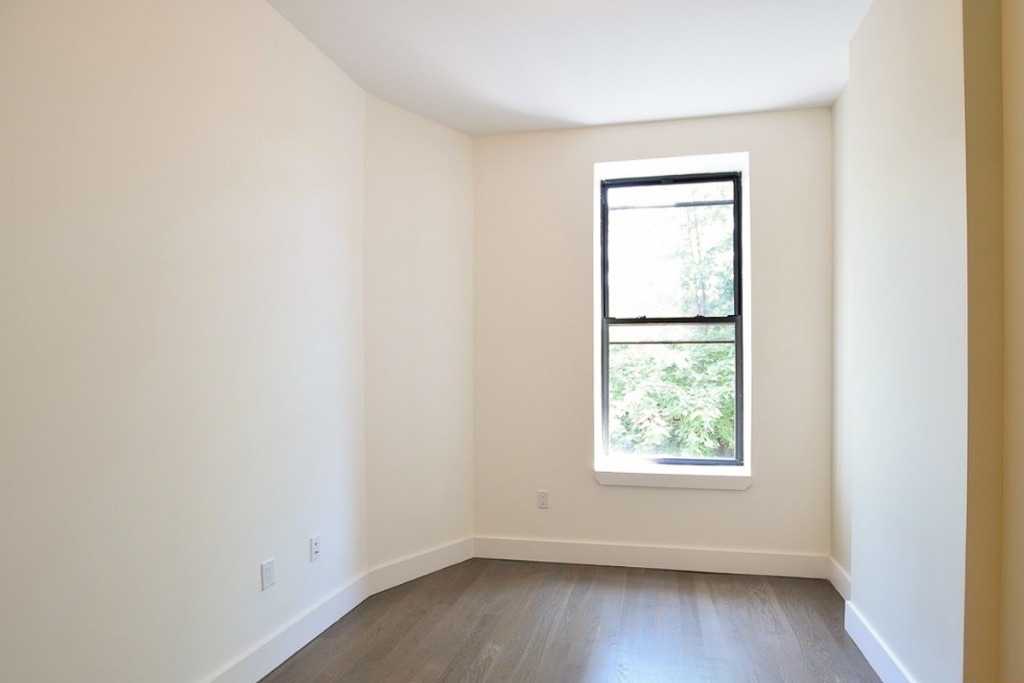 162 Stuyvesant Ave - Photo 4