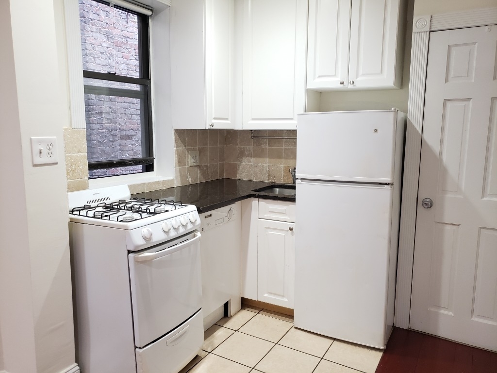 228 East 26th St - Photo 4