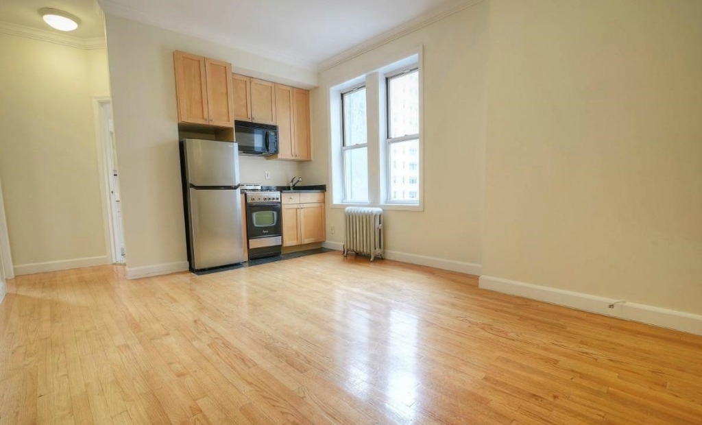 117 West 13 Street - Photo 1