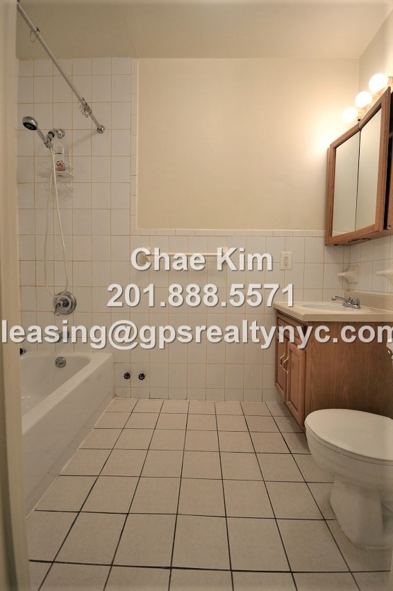 246 Manhattan Ave - Photo 3