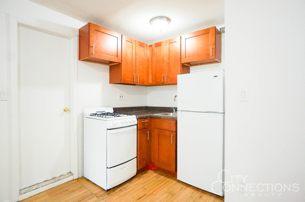 341 East 19th Street - Photo 3