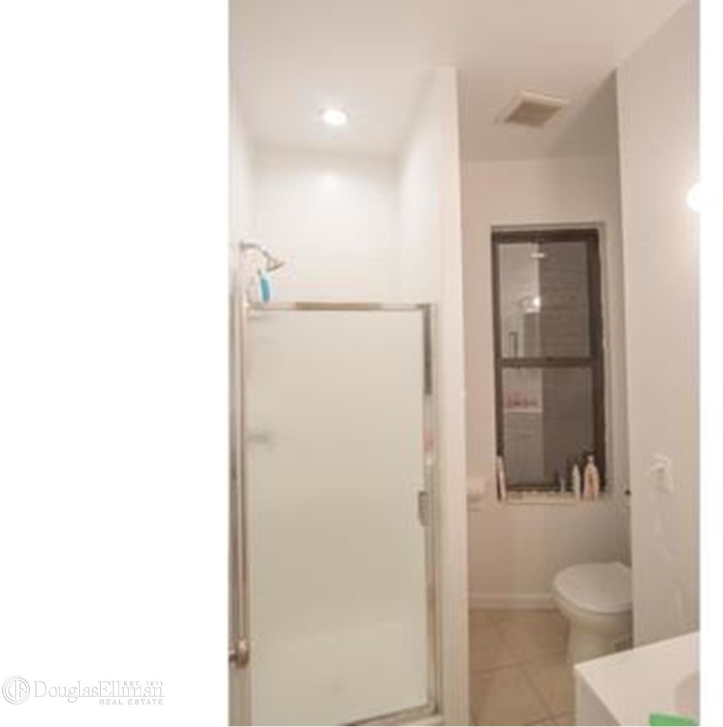 564 Vanderbilt Avenue - Photo 8