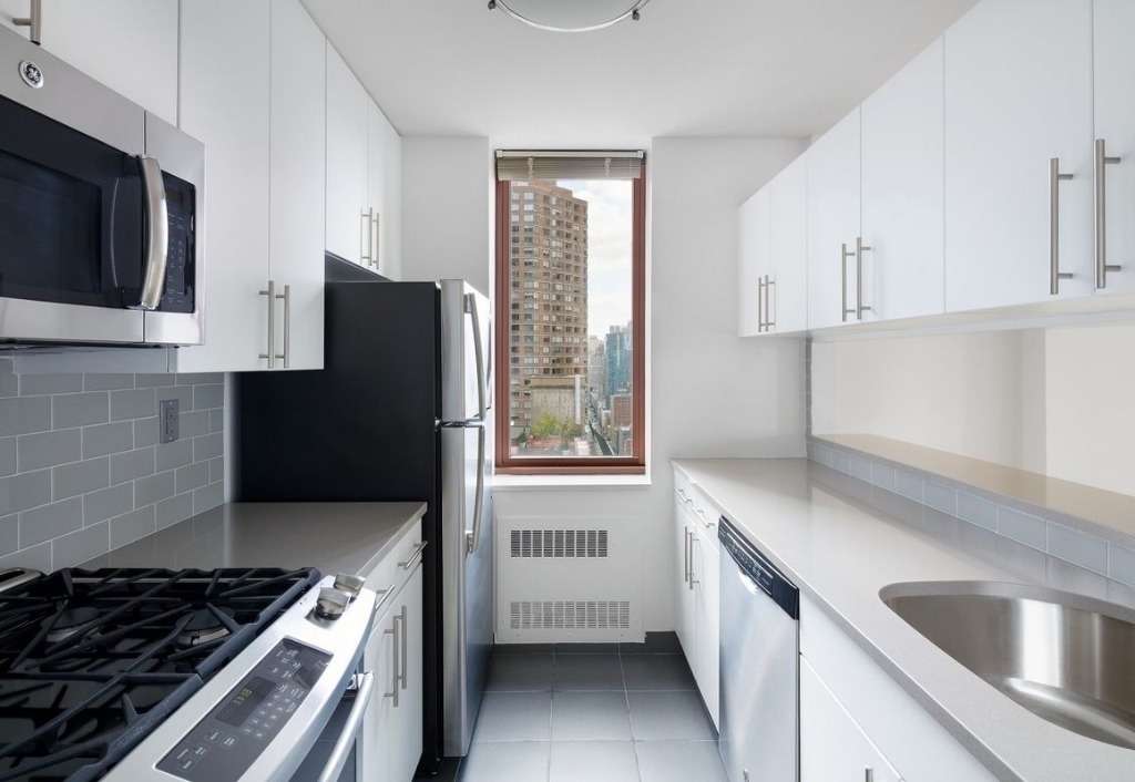 260 West 52nd Street - Photo 3