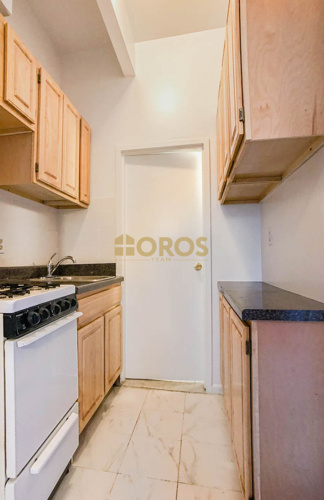 533 East 5th Street - Photo 5