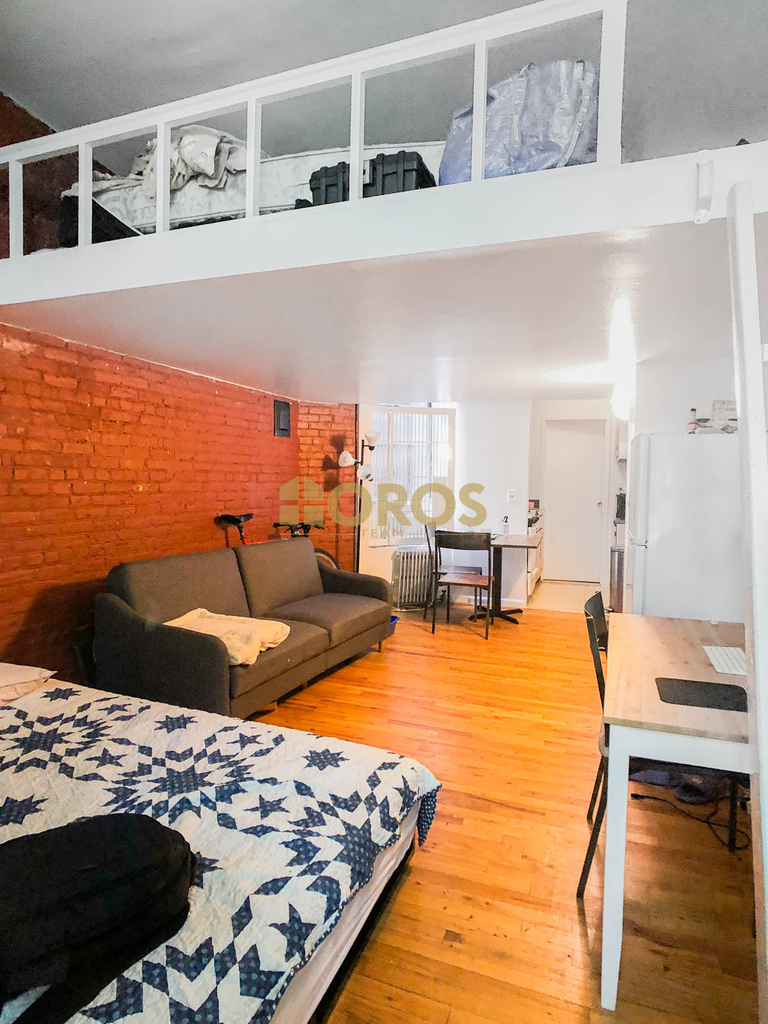 533 East 5th Street - Photo 1