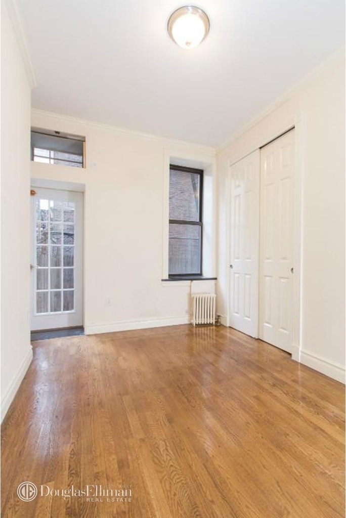 336 East 18th St - Photo 4