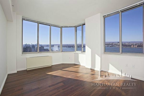 10th Avenue - Photo 4