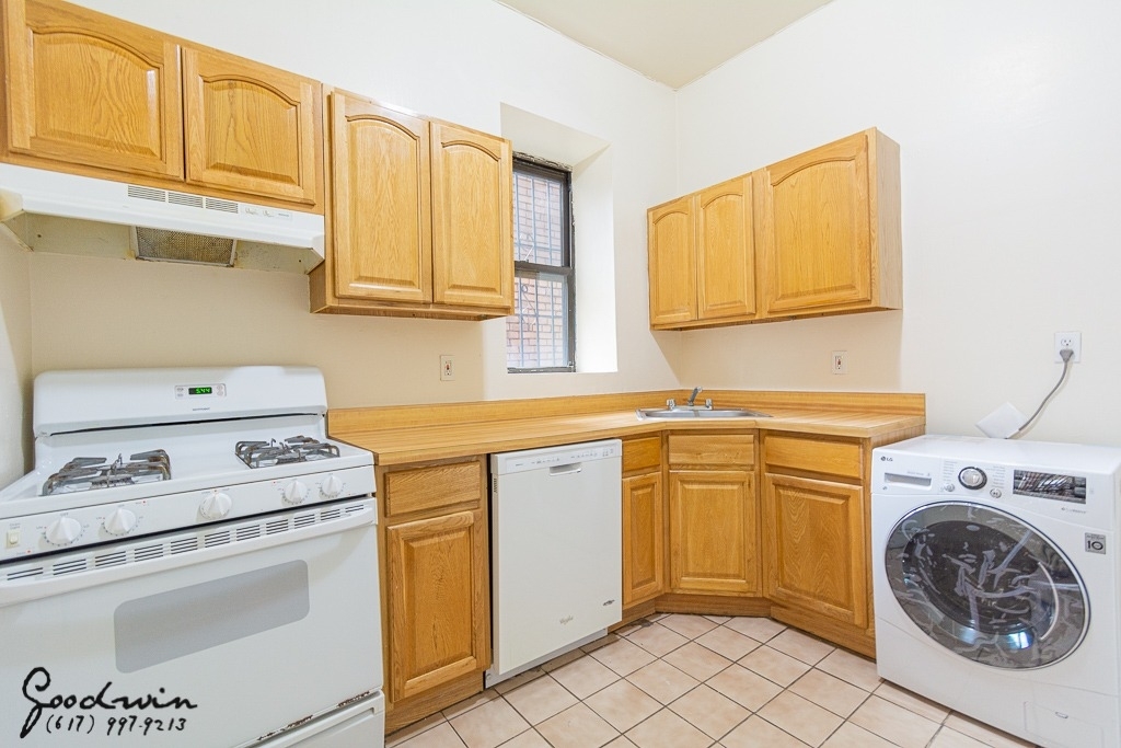 215 W 106th St - Photo 1