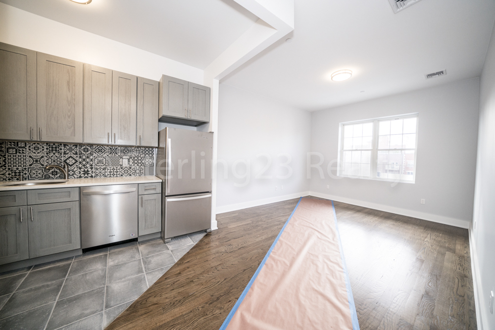 25-34 Steinway, Astoria, Ny, 11103 - Photo 1