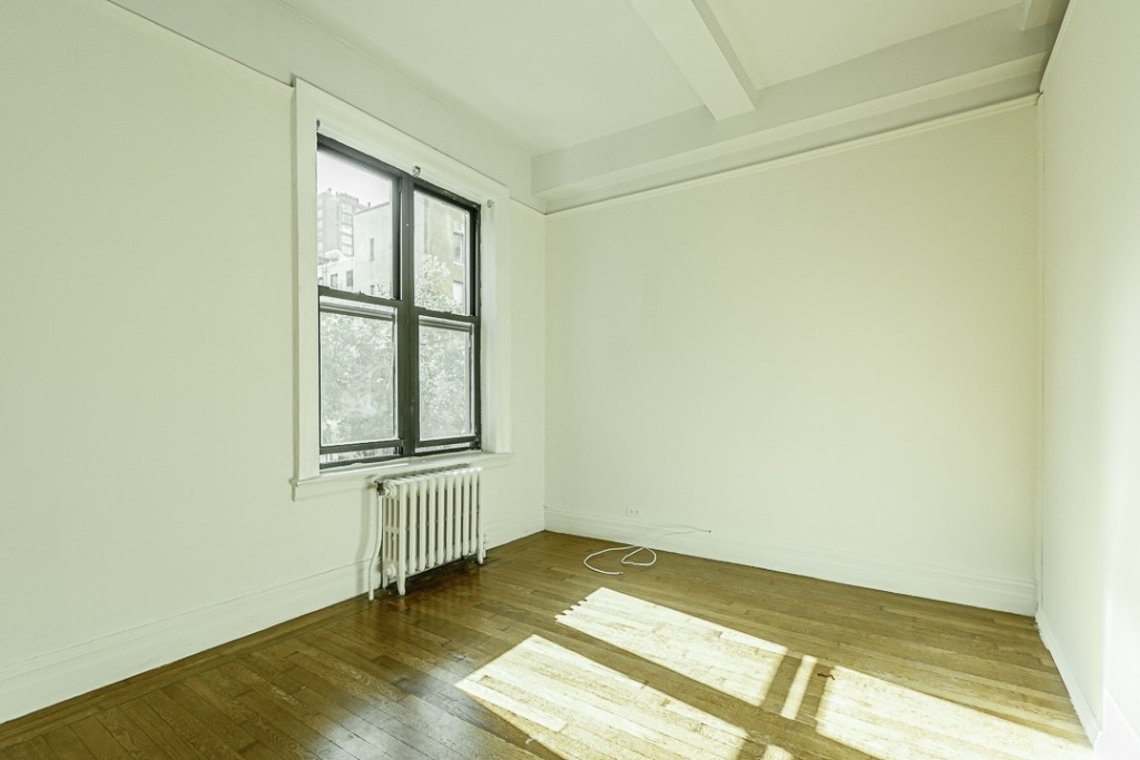 201 East 35th Street - Photo 5