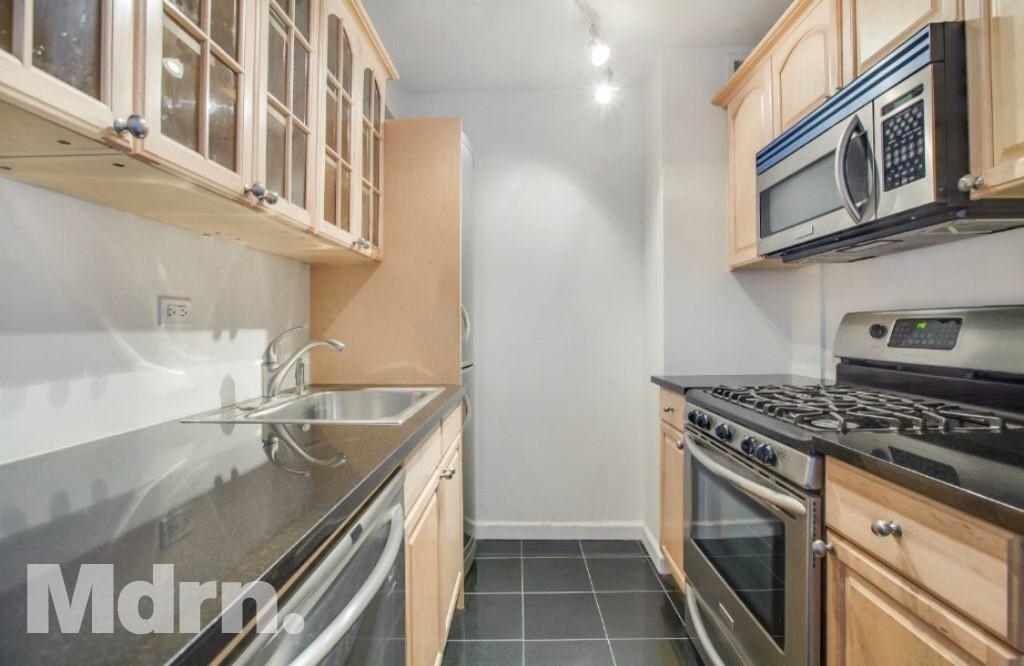 404 East 79th Street - Photo 2