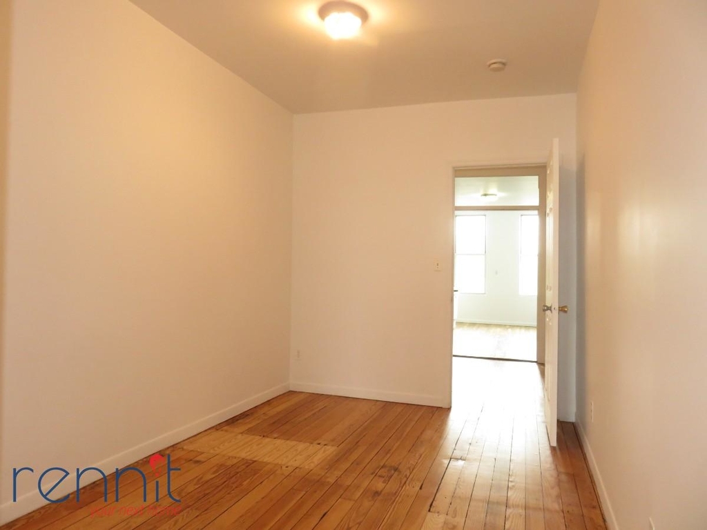 959 Metropolitan Ave - Photo 2