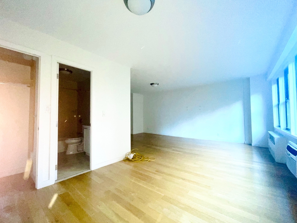 236 East 36th Street - Photo 3