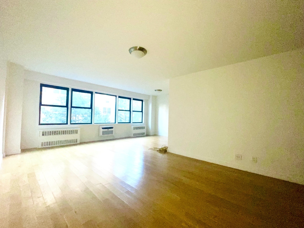 236 East 36th Street - Photo 2