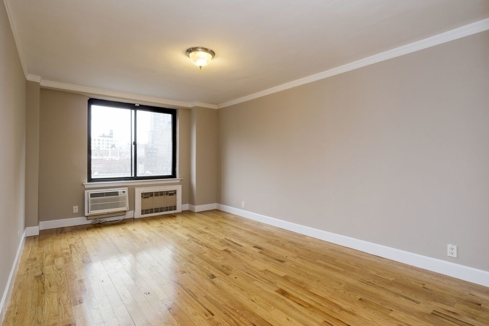 UWS Perfect Location - Great Price! - Photo 3