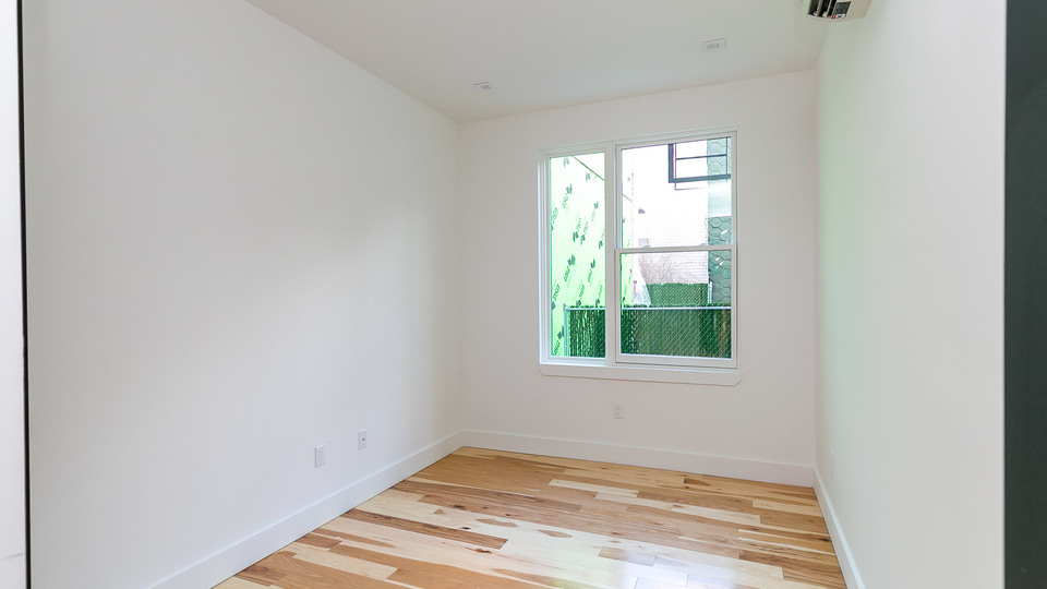 1048 Manhattan Ave - Unit: 1a - Photo 2