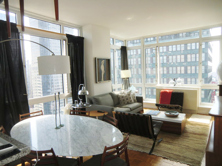 350 West 43rd Street - Photo 1