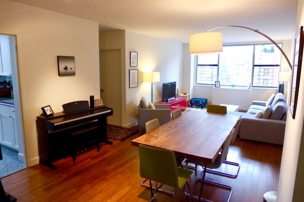 45 West 60th Street - Photo 0