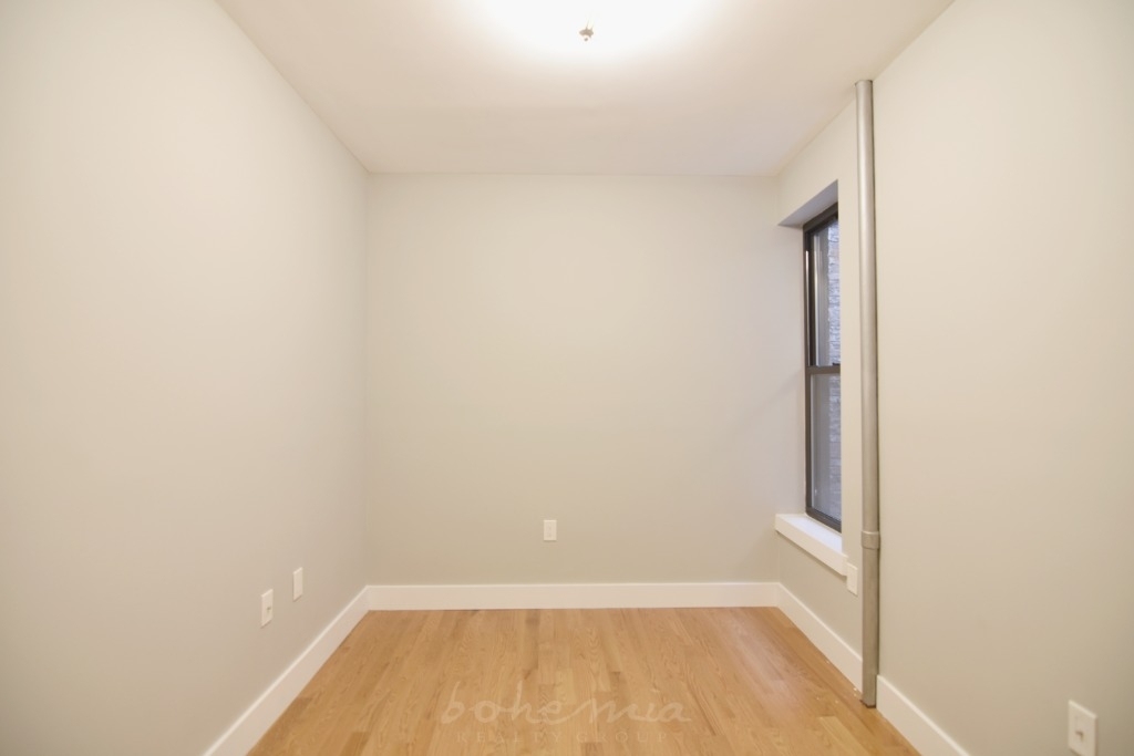 121 Vermilyea Avenue  - Photo 2