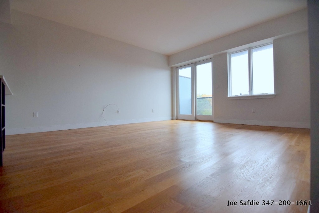 2727 Henry Hudson Parkway W  - Photo 2