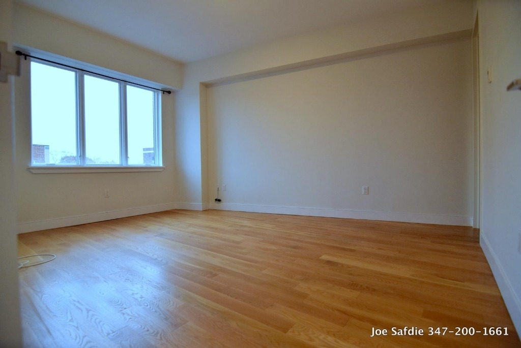 2727 Henry Hudson Parkway W  - Photo 4