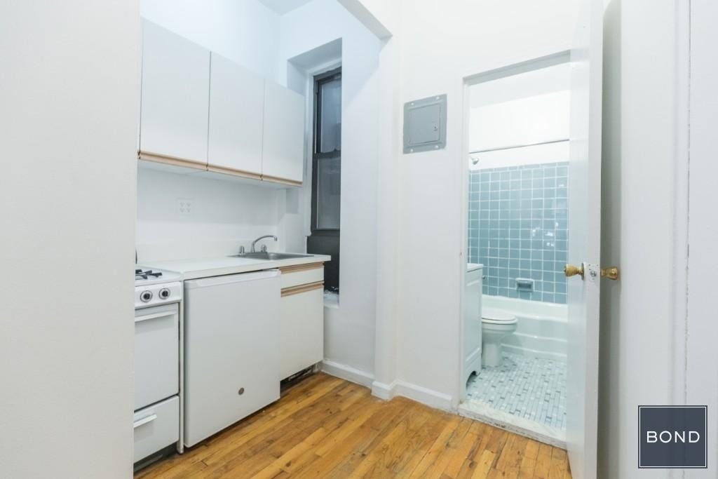 158 East 82nd street - Photo 6