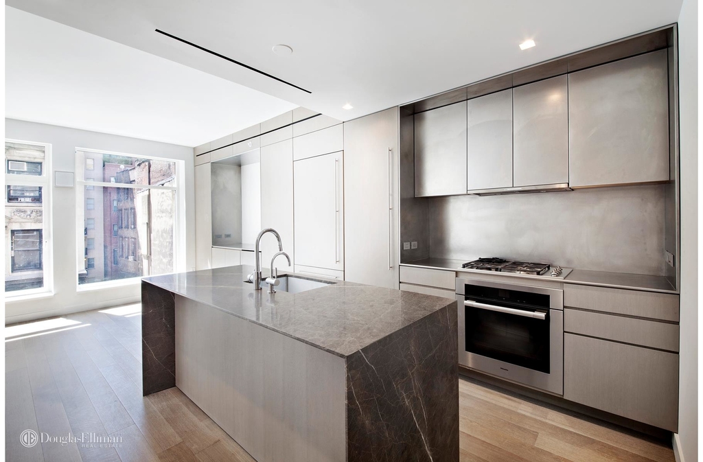 21 West 20th St - Photo 8