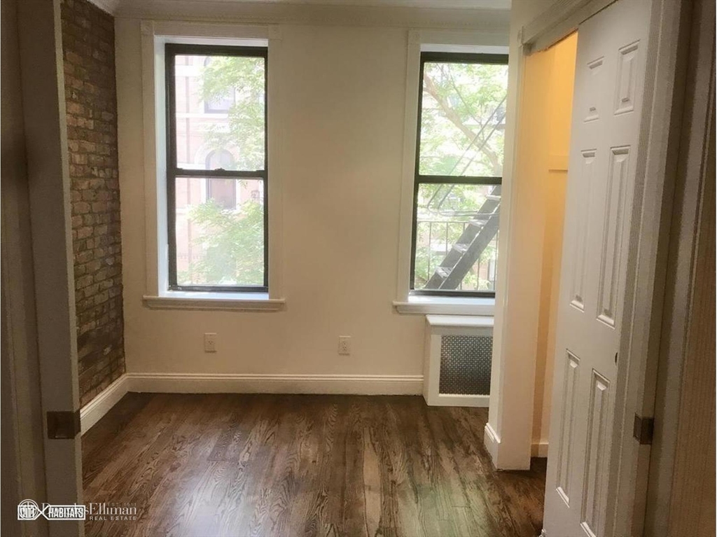 309 Mott St - Photo 4