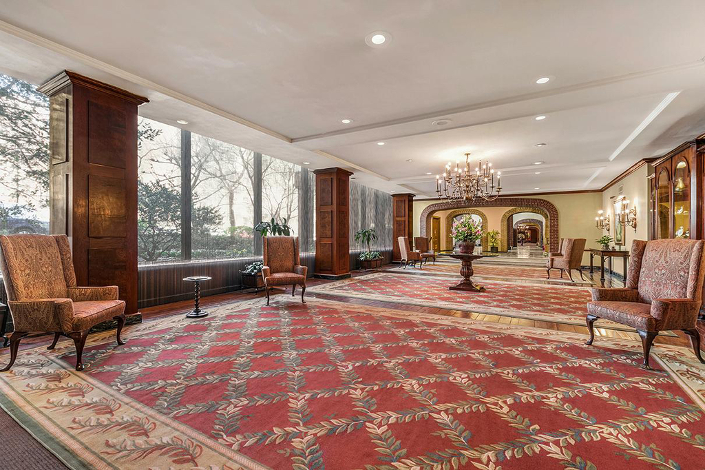 East 77th Street with dining area - Photo 6