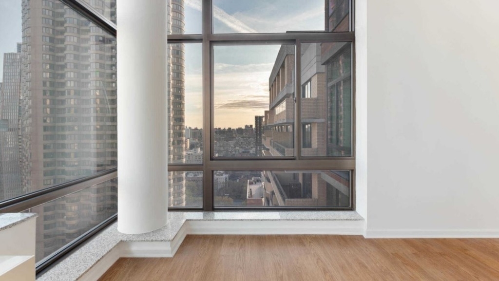 East 39 Street. - Photo 1