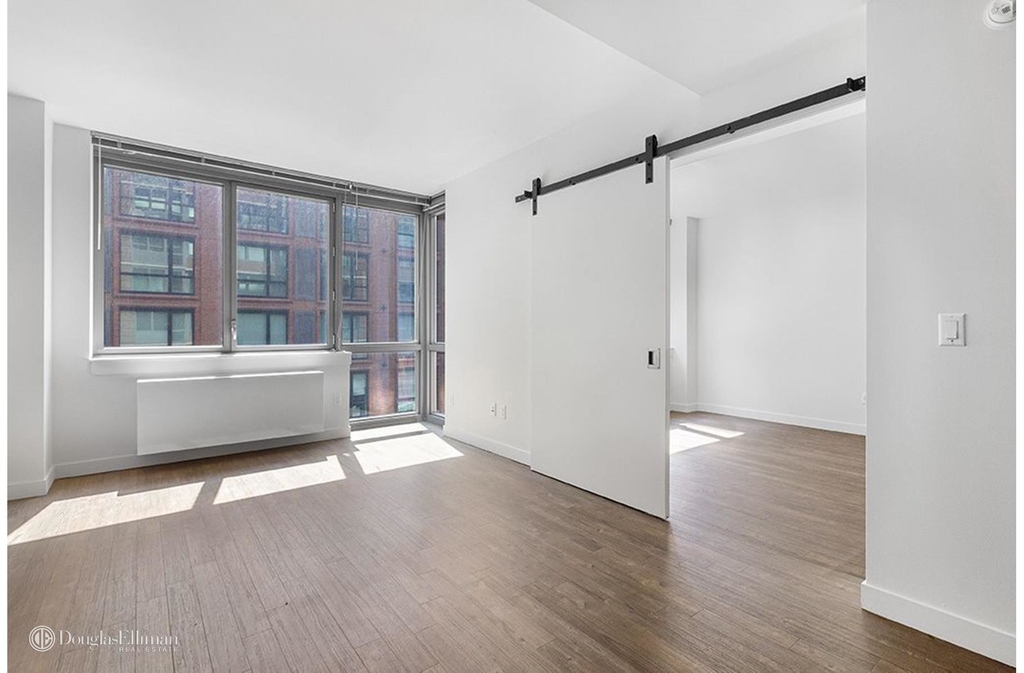 525 West 28th St - Photo 10