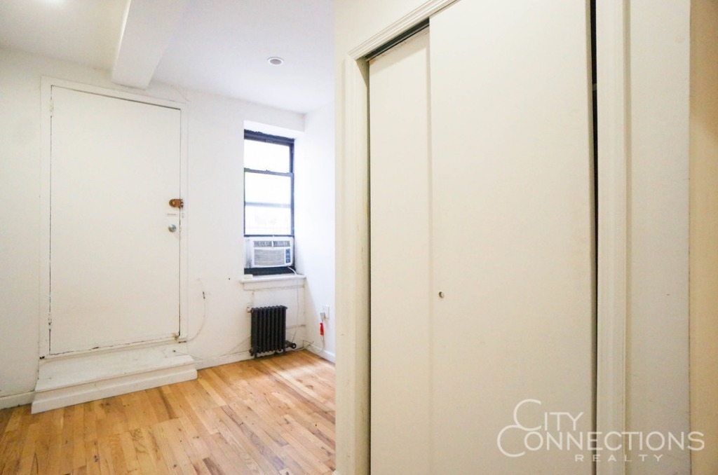 205 second avenue - Photo 1