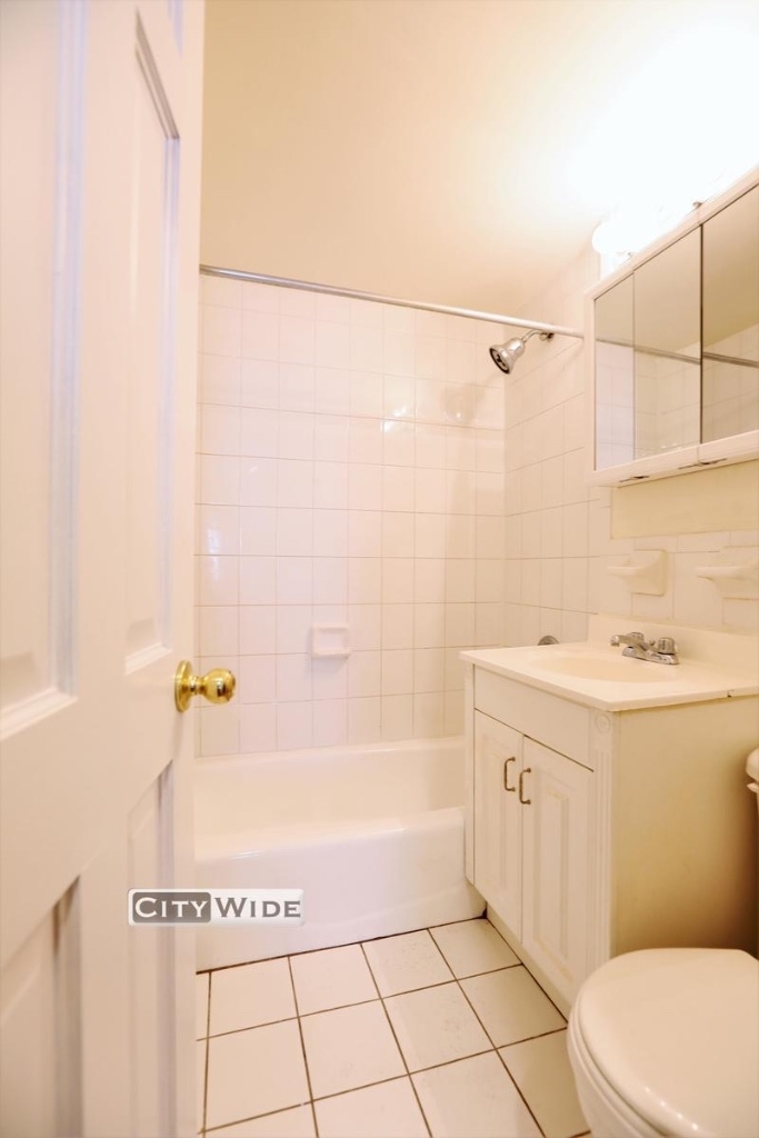 320 east 93rd street - Photo 4