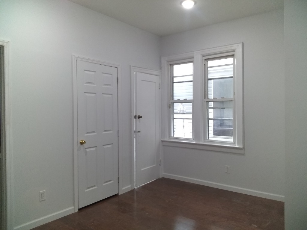 966 East 34th Street - Photo 3