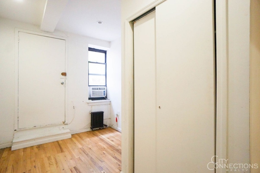 205 Second Ave - Photo 4